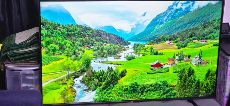 Tv Bush 58 inch big screen 24 model 4k smart 