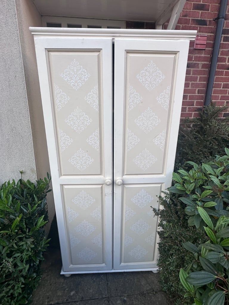 Wardrobe with shelves in £70 | Can Deliver nearby