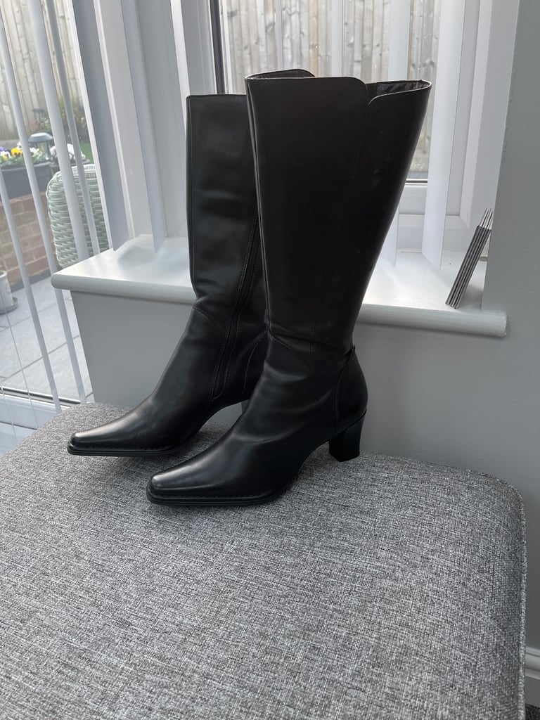 image for LADIES BLACK BOOTS 