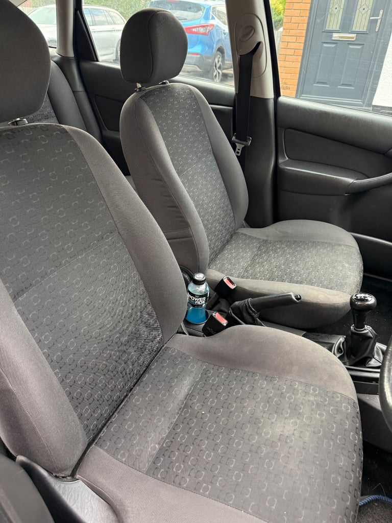 Ford, FOCUS, Hatchback, 2004, Manual, 1596 (cc), 5 doors