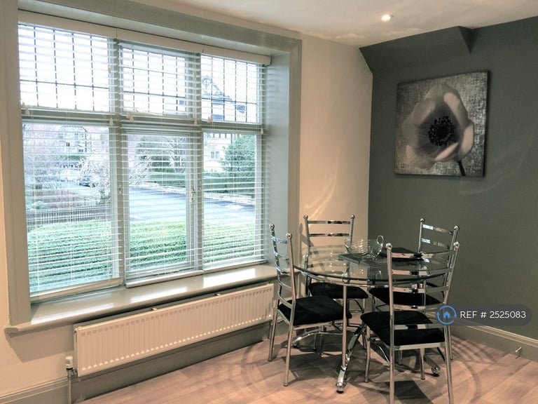 1 bedroom flat in Langcliffe Avenue East, Harrogate, HG2 (1 bed) (#2525083)