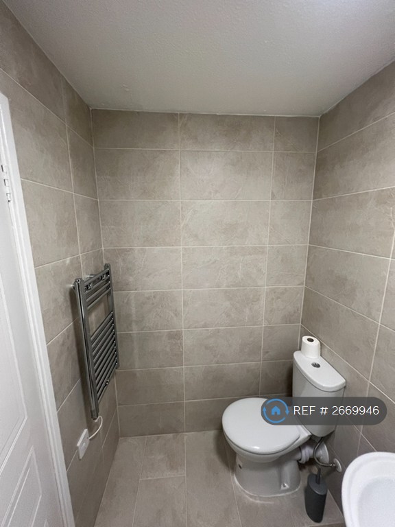 1 bedroom flat in Ashdown Court, Barking, IG11 (1 bed) (#2669946)