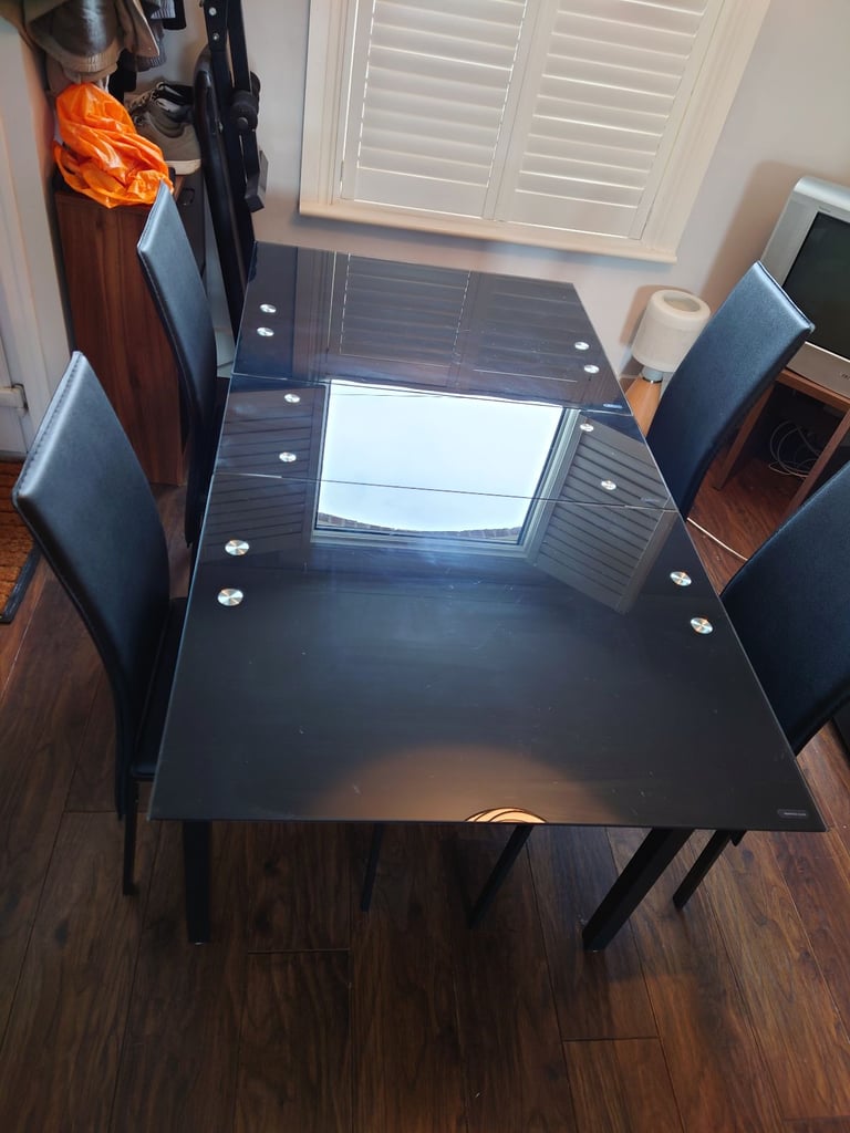 Argos Lido 4 Seater Extendable Glass Table