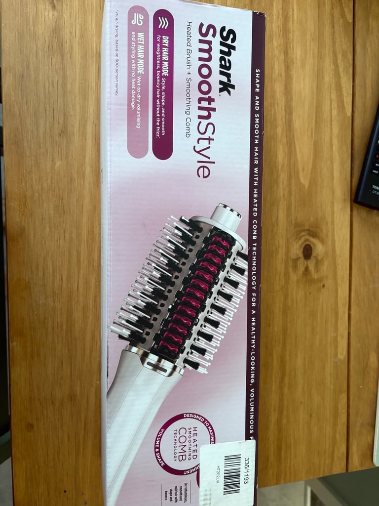 Brand new Shark SmoothStyle Heated Brush & Smoothing Comb HT202UK