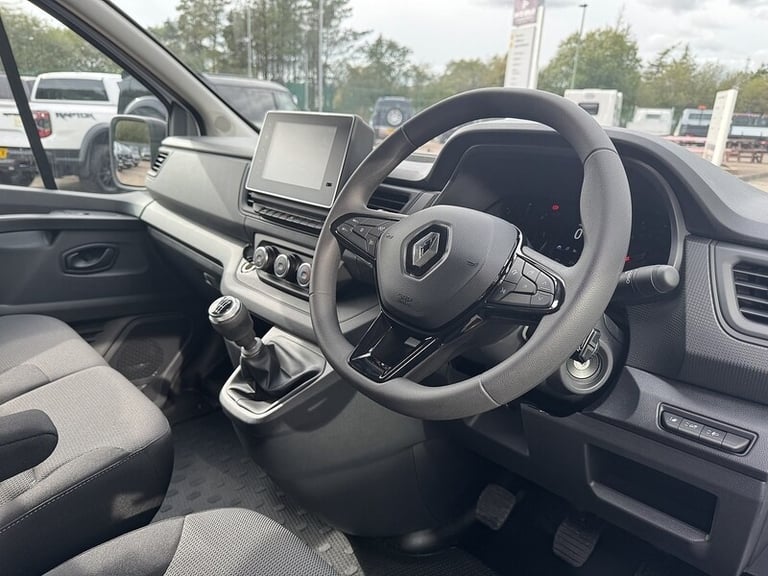 2025 Renault Trafic 130ps LL30 130 Advance 6 Seat with Air Con, Cruise, Rear Sensors &amp; Delive...