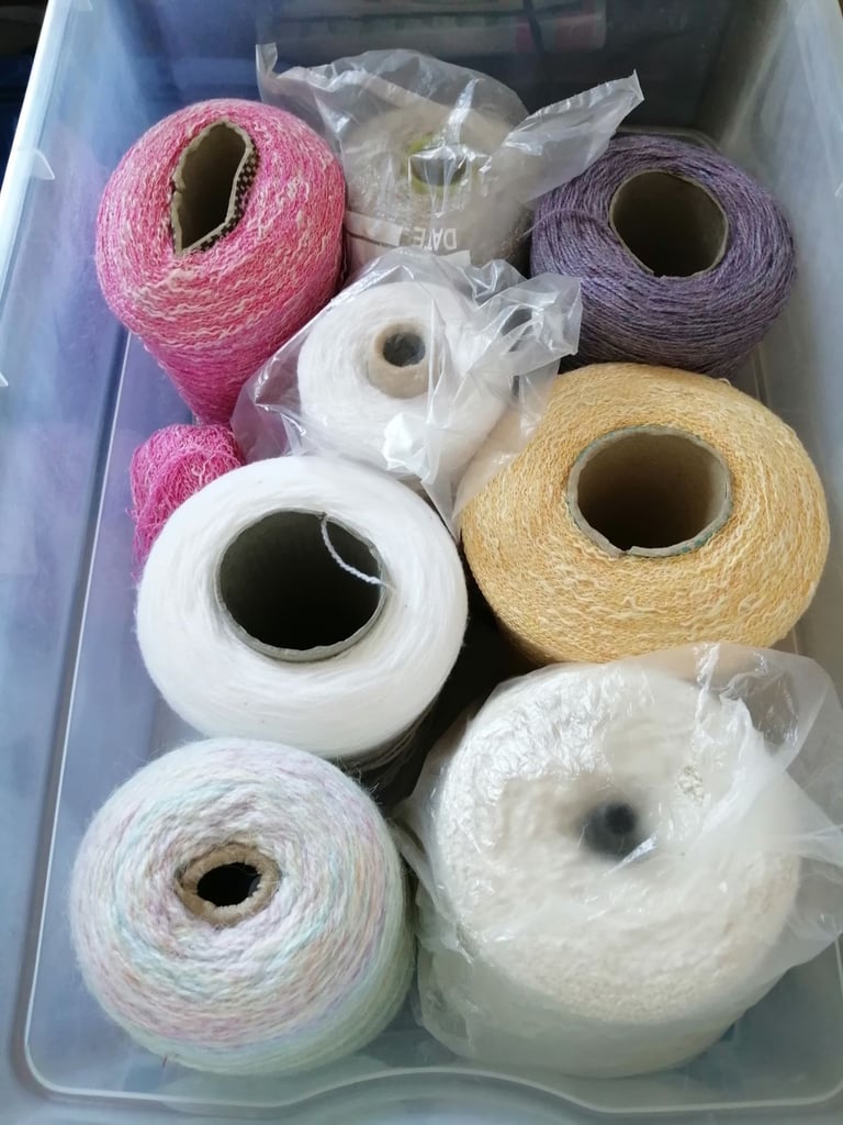 Knitting machine and accessories