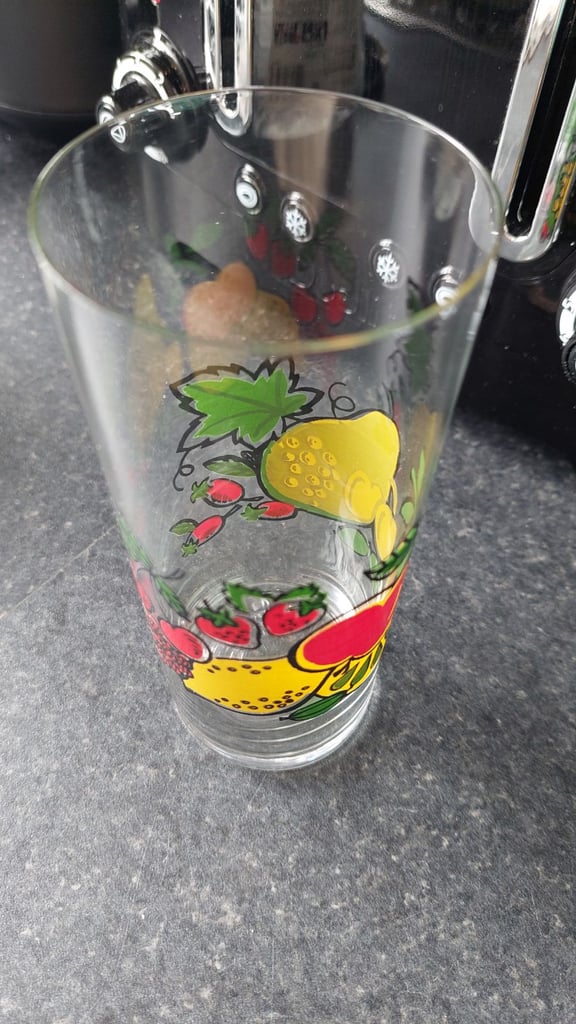 KITSCH ● FRUIT DESIGN ● DRINKING GLASSES ● RETRO 