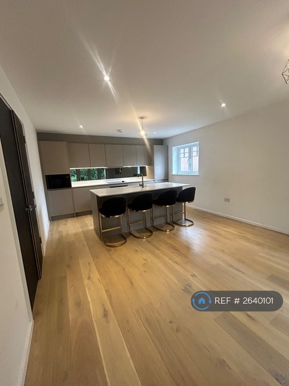 2 bedroom flat in Purley, Purley, CR8 (2 bed) (#2640101)