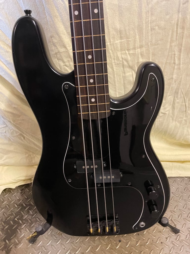 Fretless Squier by Fender bass
