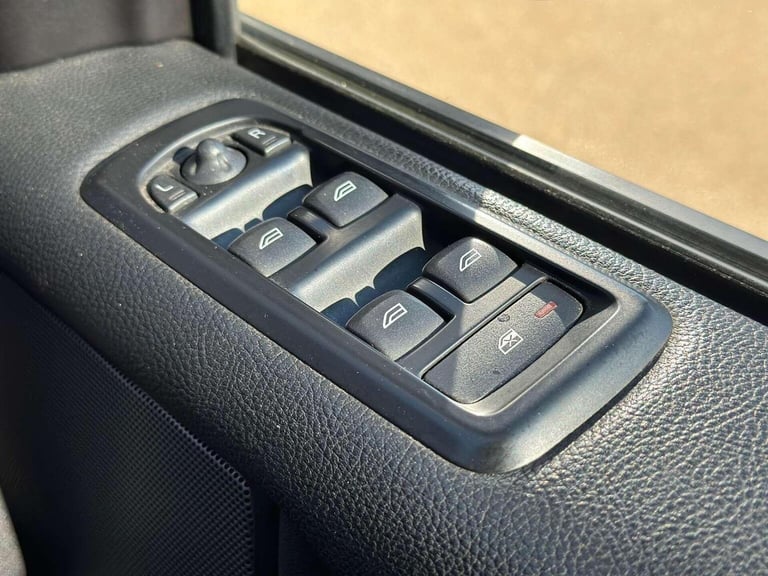 LAND ROVER DISCOVERY 4 3.0 SD V6 Auto 4X4 5dr 2013