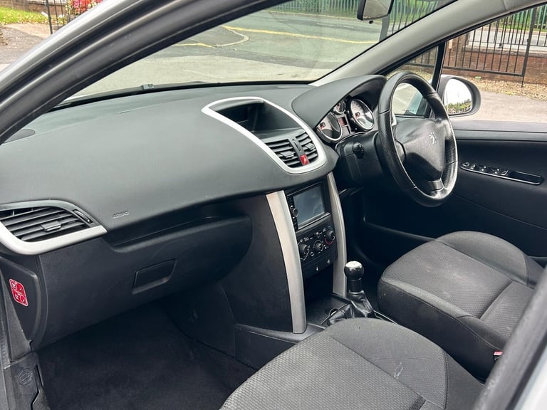 2011 Peugeot 207 1.4 VTi Sportium Euro 5 5dr HATCHBACK Petrol Manual