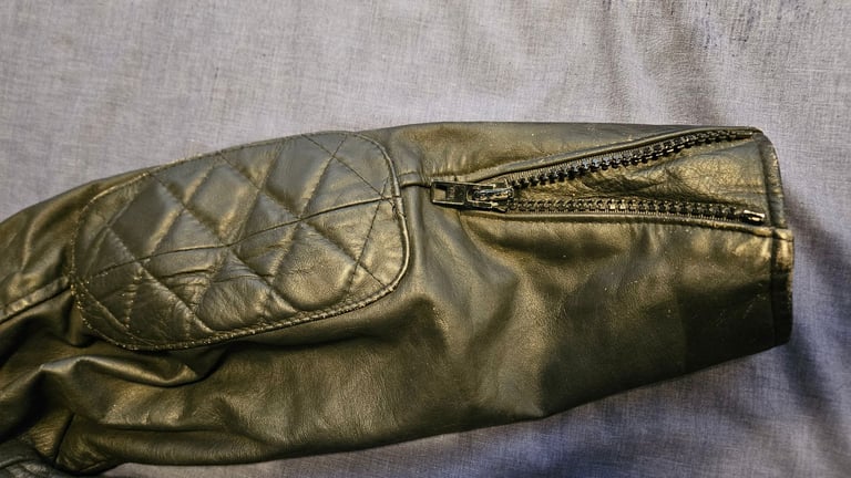 1980's WOLF LEATHERS Cafe RacerJacket painted motorbike jacket - Hand Painted Queensryche - 44'