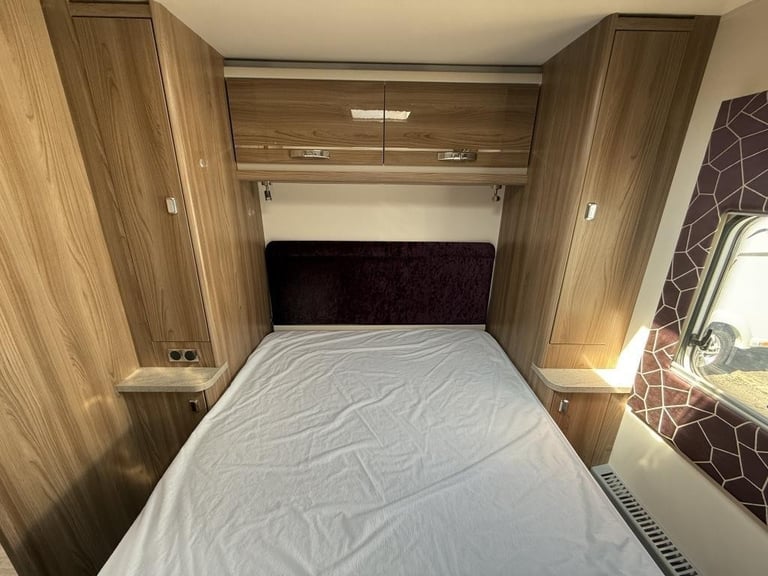 2020 SWIFT Challenger x835 4 Berth fixed island bed
