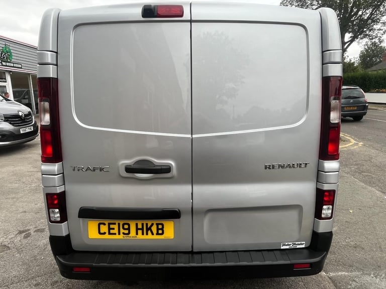 Renault Trafic LL29 Energy dCi 125 Sport Nav 6 Seat LWB Crew Van DIESEL 2019/19