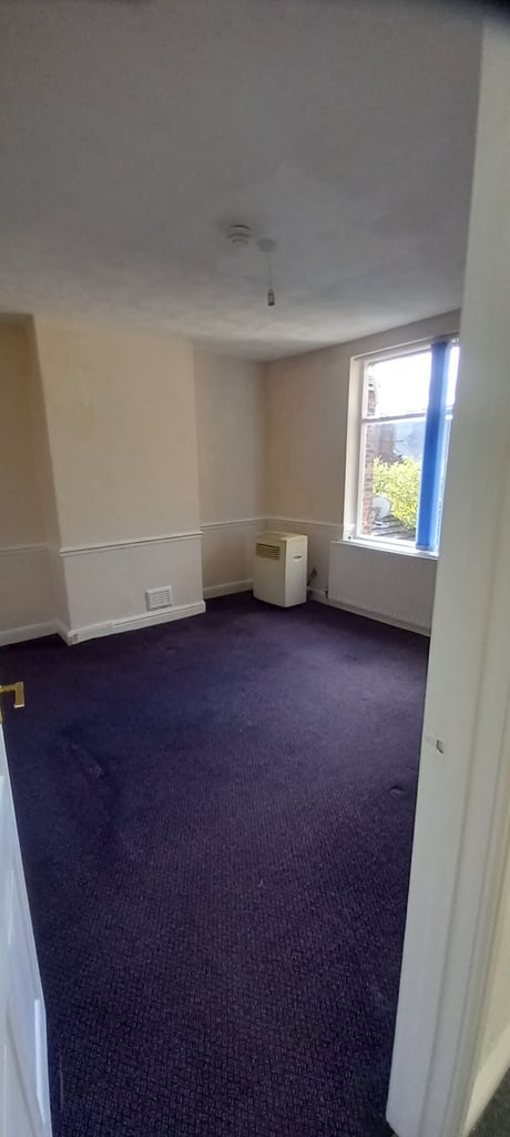 **TO LET**MID TERRACED HOUSE**3 BEDROOMS**RICHMOND TERRACE**HANLEY**