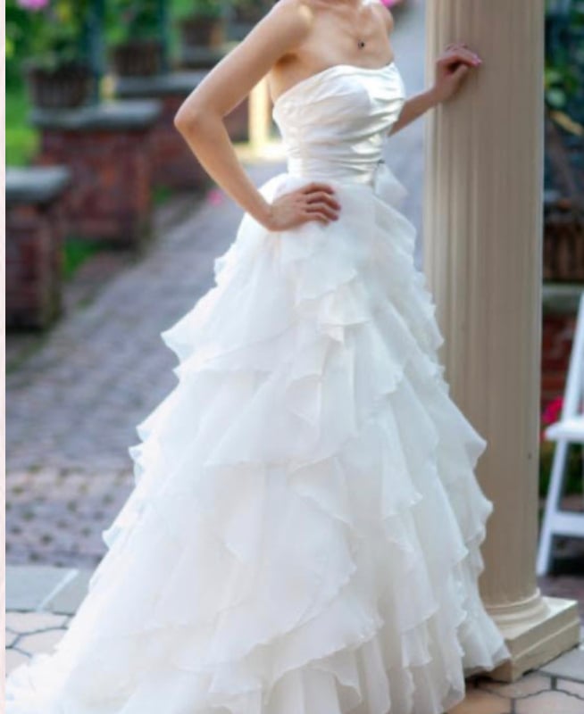 Paloma Blanca 4116 wedding dress