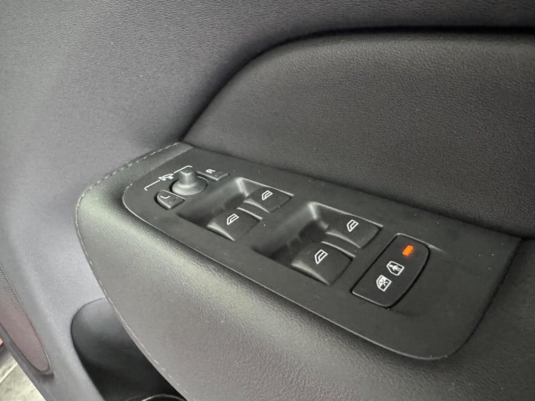 VOLVO XC60 2.0h T6 Recharge 18.8kWh Plus Auto AWD Euro 6 (s/s) 5dr 2024