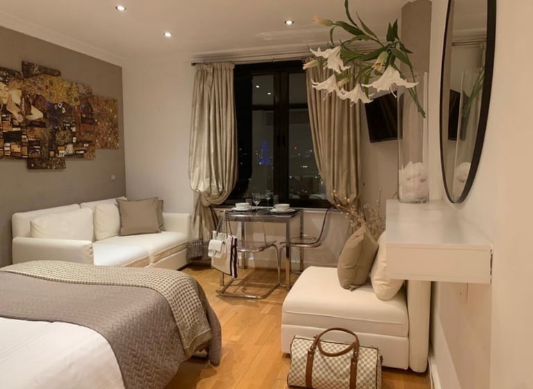 SHORT LET - 1 BEDROOM FLAT - CANARY WHARF -  EAST LONDON - E14