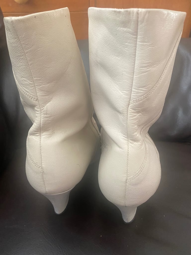 Leather Boots in beige Size 6-39 Heel height 7cm 