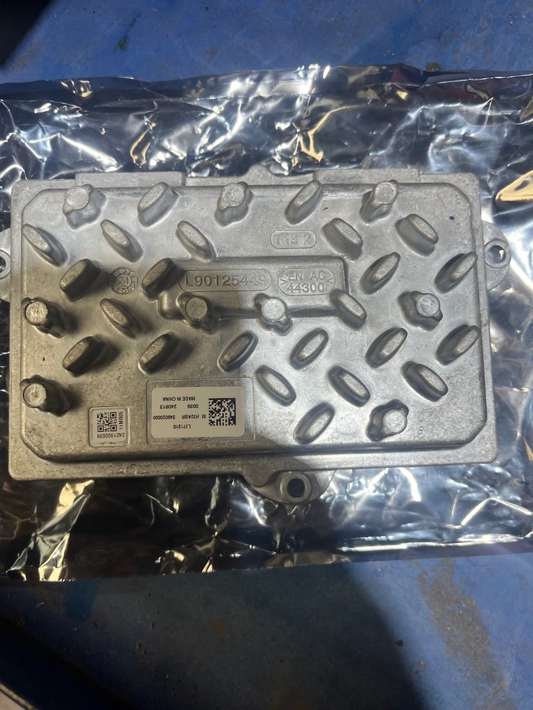 PEUGEOT 208 LED HEADLIGHT BALLAST CONTROL MODULE UNIT L90125449 