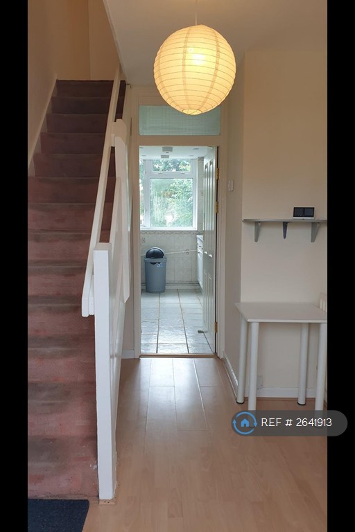 5 bedroom flat in Lorrimore Square, London, SE17 (5 bed) (#2641913)