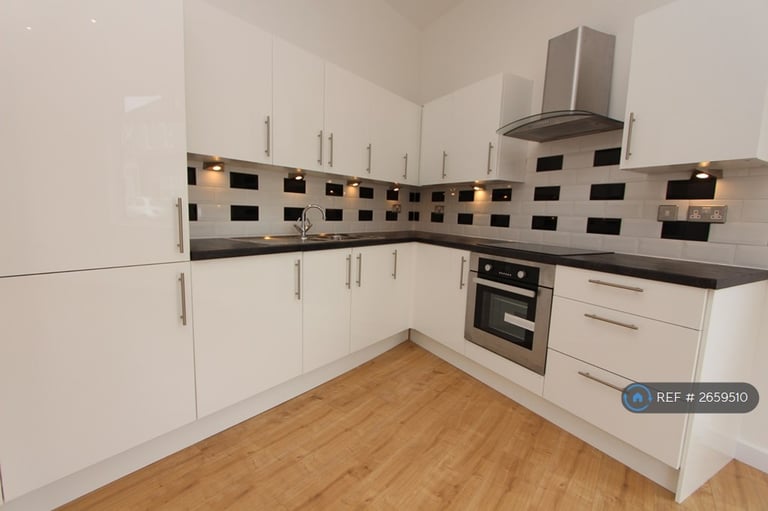 3 bedroom flat in Caxton Road, London, SW19 (3 bed) (#2659510)