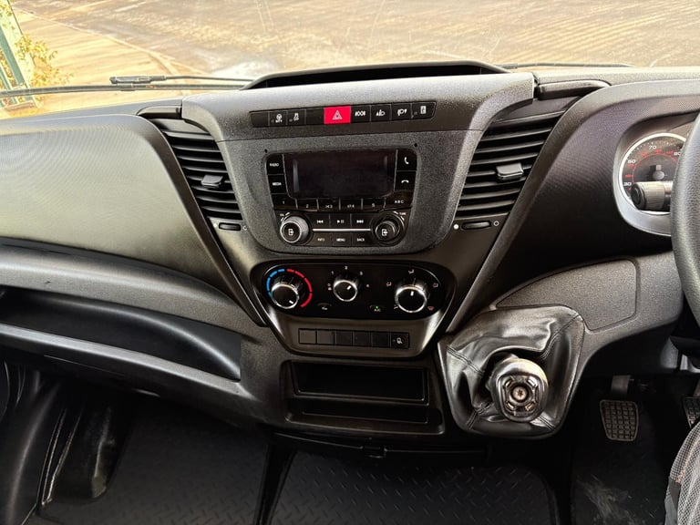 2022 Iveco Daily 3.0 35-160 euro6 twin rear wheel manual 15ft Luton box van 