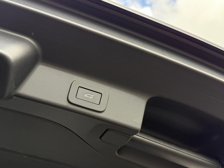 2023 Jaguar F-Pace 2.0 D200 R-Dynamic HSE Black 5dr Auto AWD ESTATE DIESEL Automatic