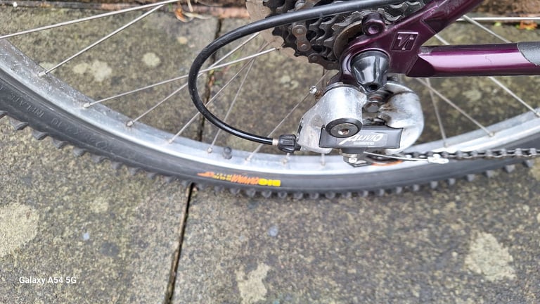Trek 18 inch Track Masterr 830. Grip shift. 