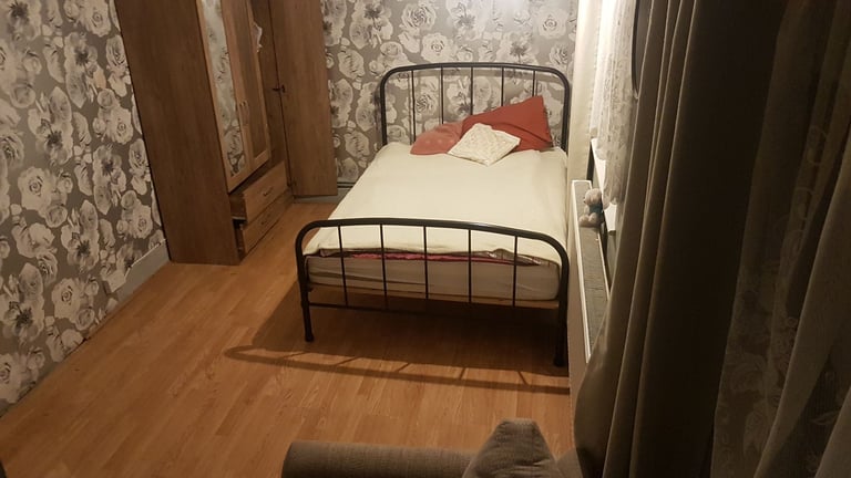 Warm DOUBLE ROOM to RENT quite neighborhood