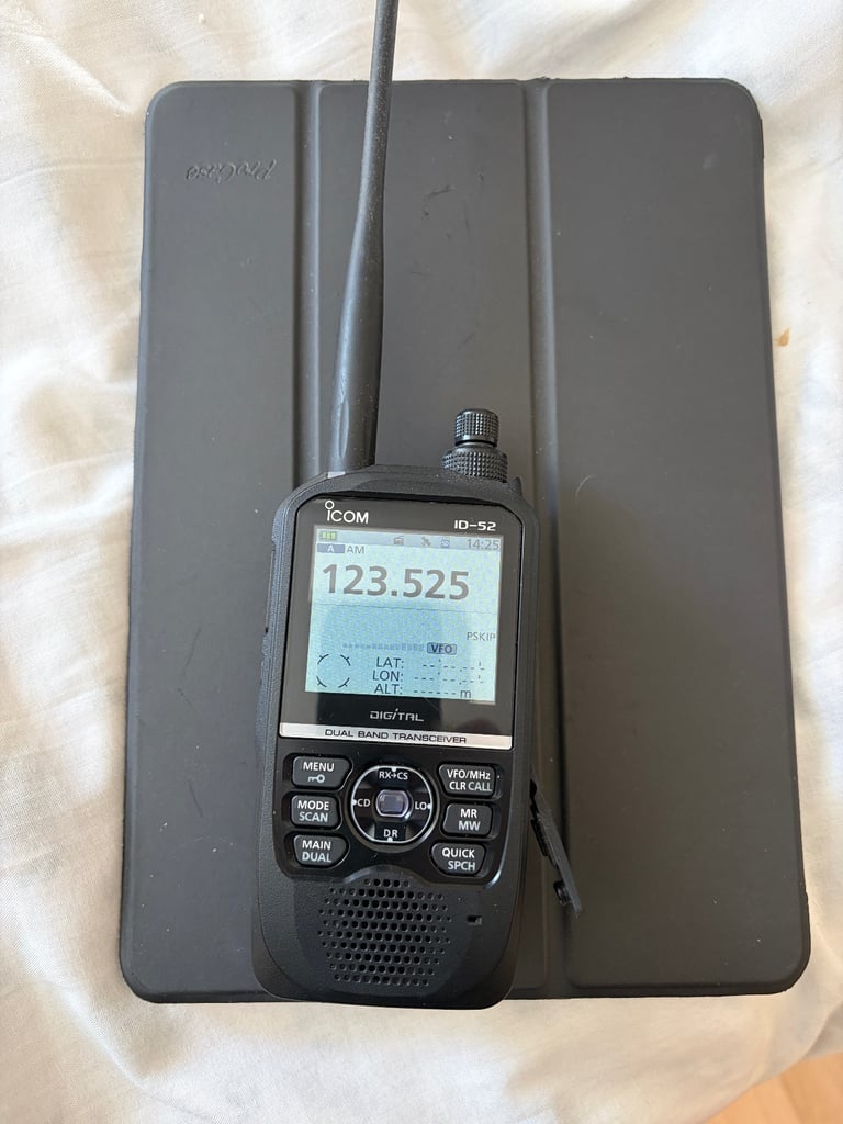 Icom ID52E
