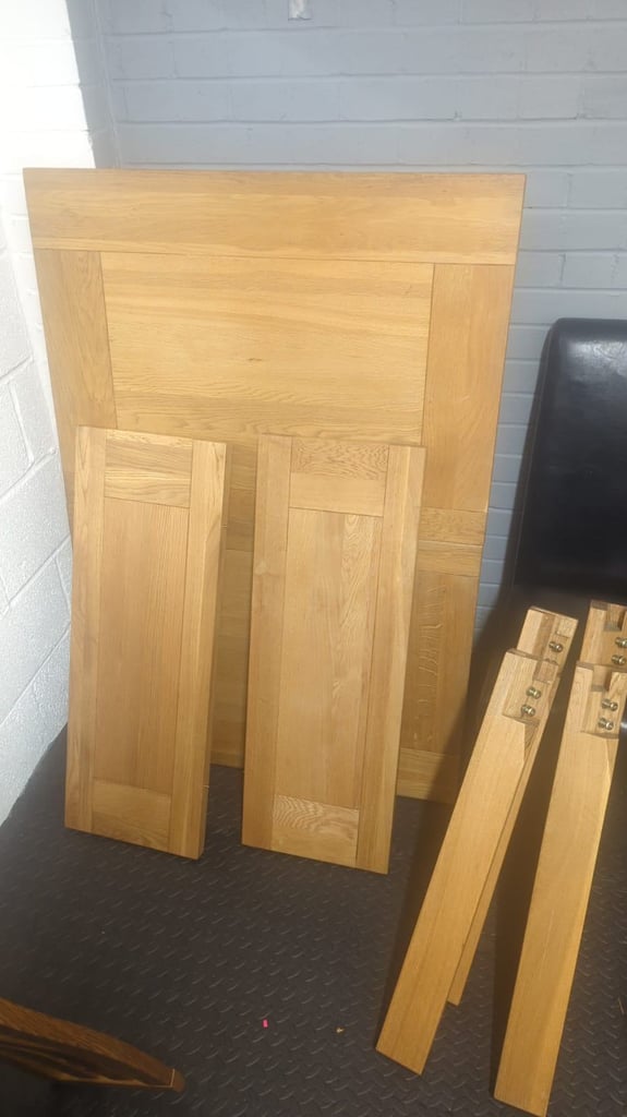 image for Leeks solid oak dining table and 4 chairs 