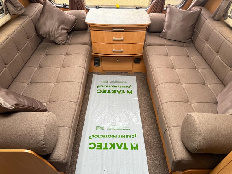 2011 Buccaneer Schooner Fixed bed end large washroom