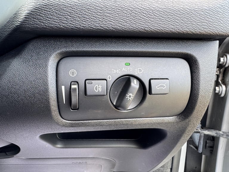 2016 Volvo V40 2.0 D4 R-Design Lux Nav Auto Euro 6 (s/s) 5dr HATCHBACK Diesel Automatic