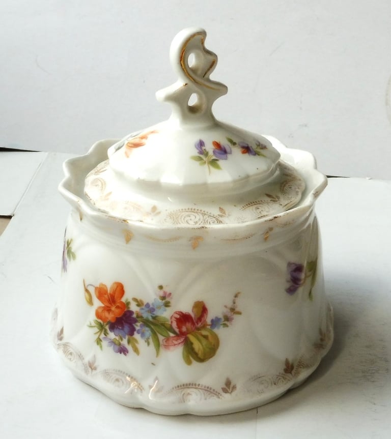 ANTIQUE VIENNA LIDDED BOWL