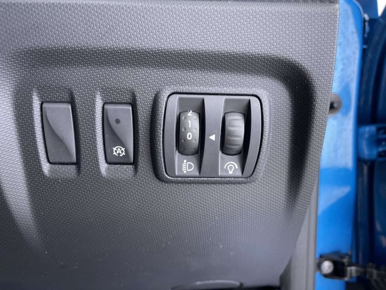 2015 Renault Captur 0.9 TCe ENERGY Dynamique Nav SUV 5dr Petrol Manual Euro 6 (s/s) (90 ps) CRU S...