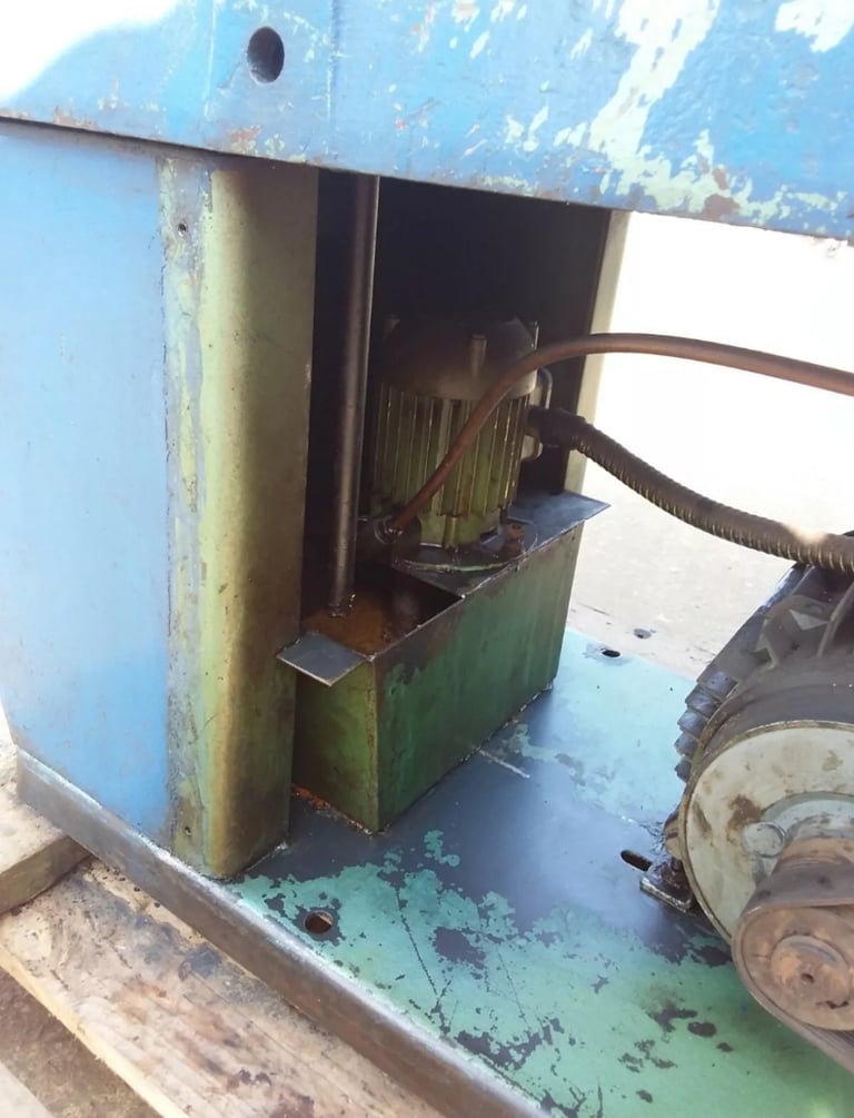 Power hacksaw Bulldog. 200 3ph - 