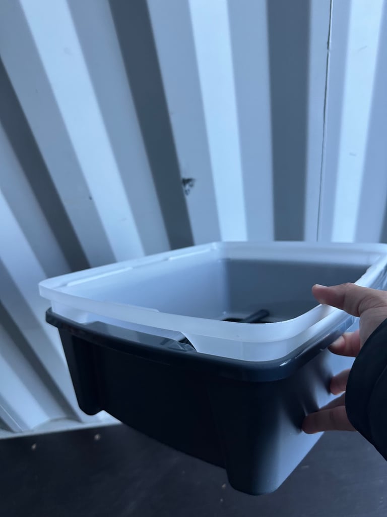 Iris Ohyama Cat Litter Tray with Scoop Grey Easy to Clean Adult Cats Litter Box
