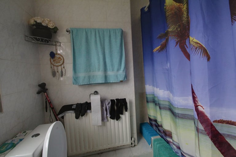 MODERN ONE BEDROOM, CLARE ROAD, CLOSE TO TUBE