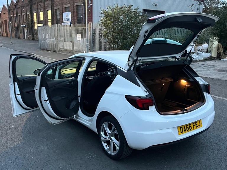 2016 Vauxhall Astra 1.6 CDTi 16V 136 SRi Nav 5dr HATCHBACK Diesel Manual