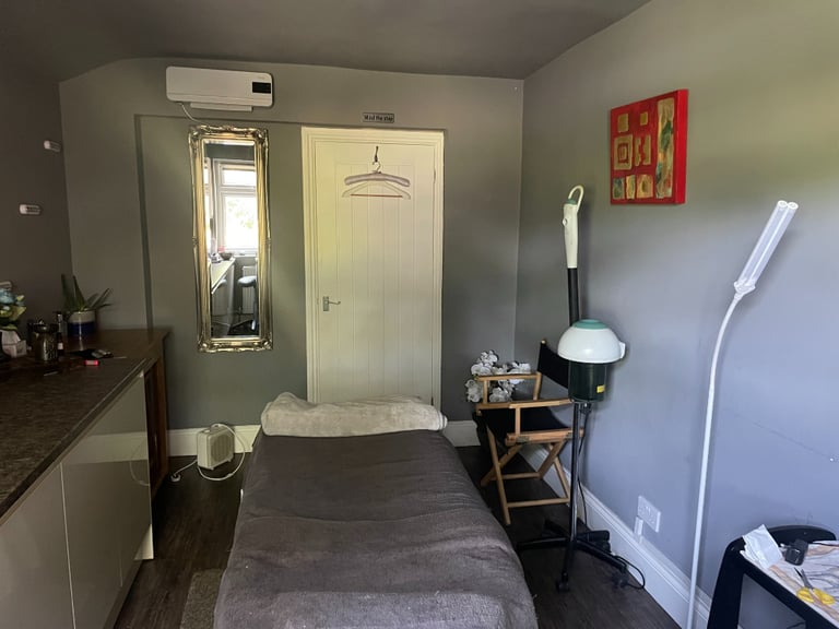 Treatment Studio to Rent in South Woodford E18