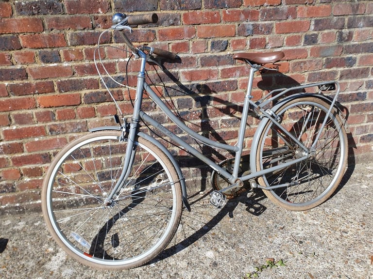 Bobbin Birdie Traditional Step Through Bike - Quality Spec