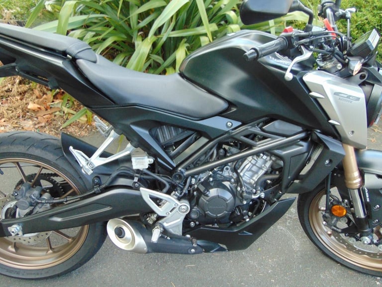 Honda CBF125NA-M CB125 2021 low miles splendid learner naked modern retro bike