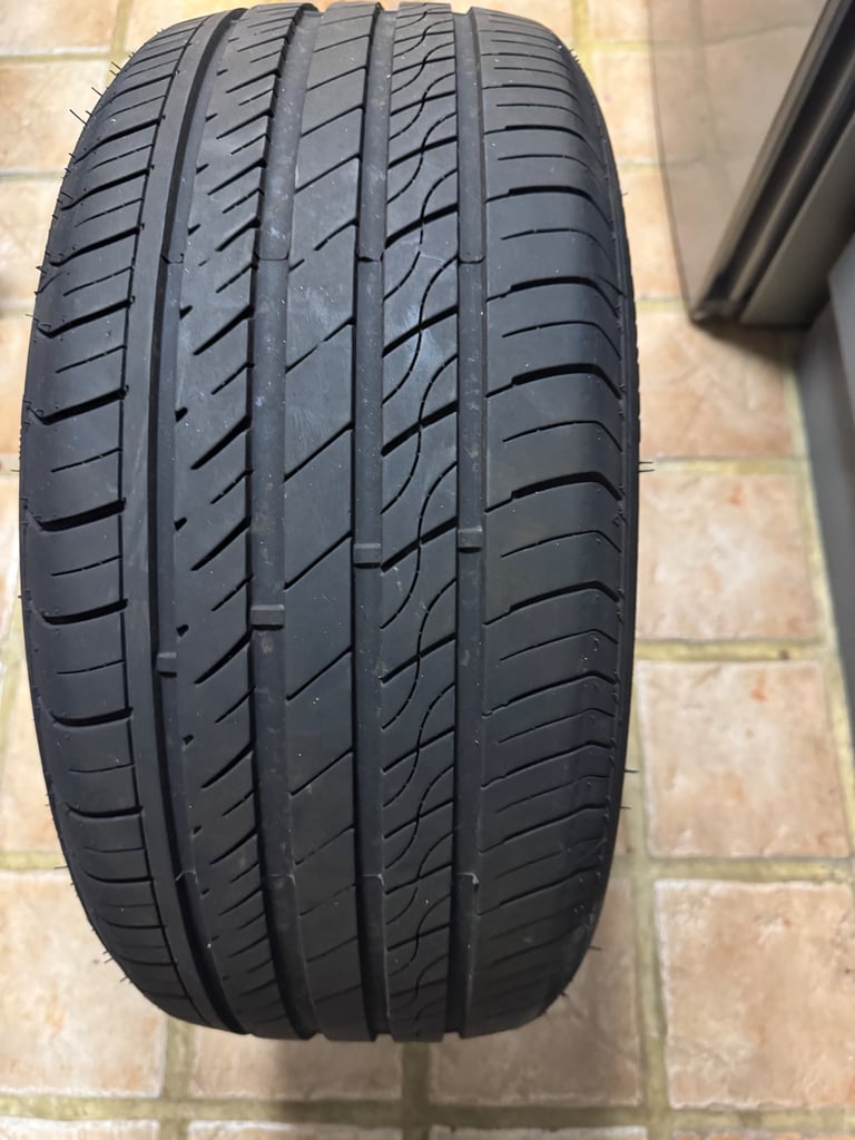 image for Greenlander tyre 225 40 18