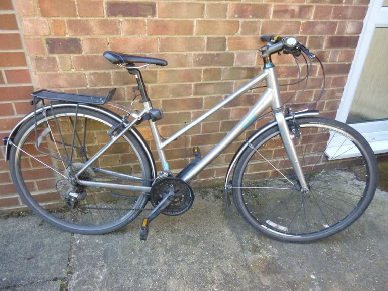 Giant Liv Alight 2 Silver Hybrid/Commuting 700C Medium Bike Shimano 24 Speed Gears
