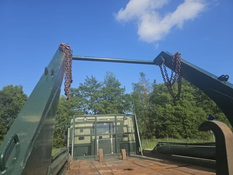 2015 Scania P320 6x2 twin wheel skip