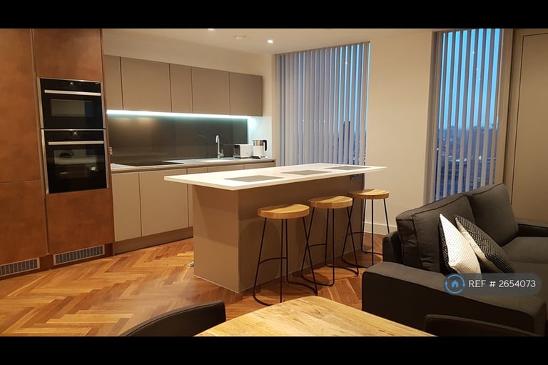 2 bedroom flat in South Tower, Manchester, M15 (2 bed) (#2654073)