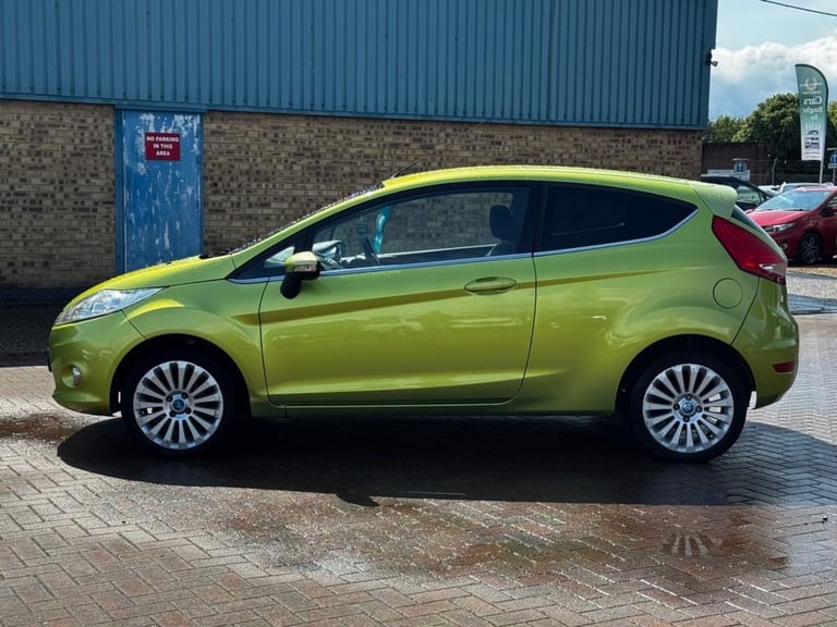 2009 Ford Fiesta 1.6 TDCi Titanium Hatchback 3 Door Squeeze Metallic Diesel Manual (110 g/km Hatc...