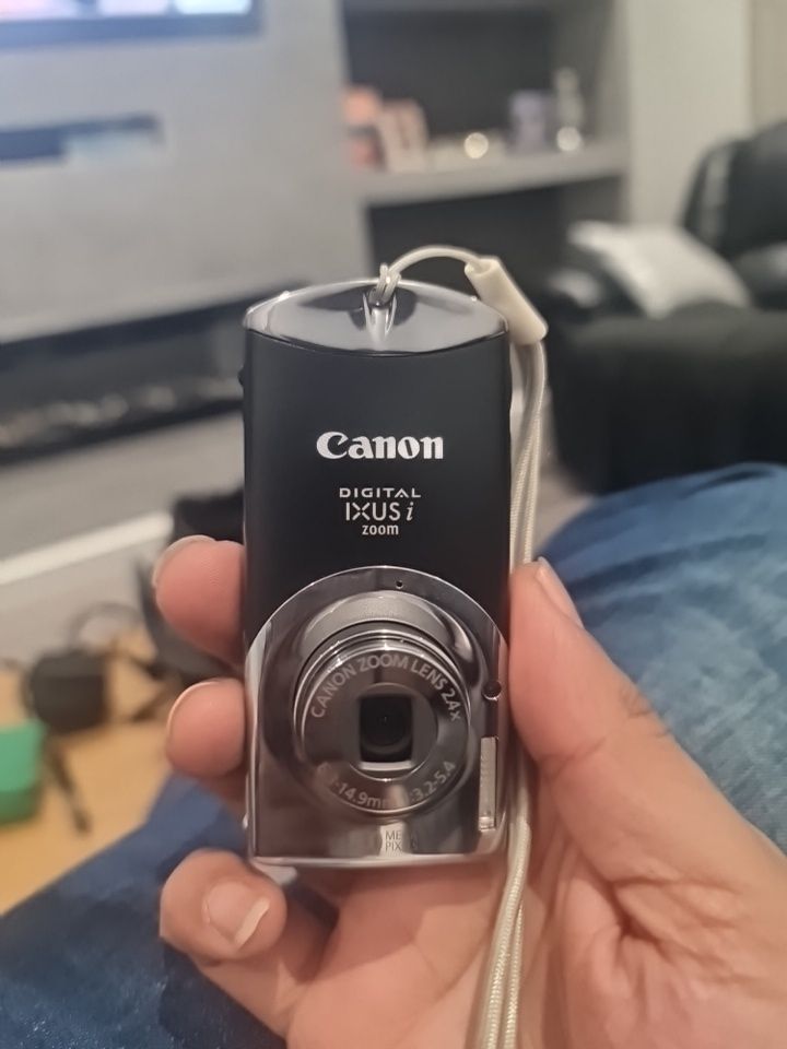 2 canon cameras 
