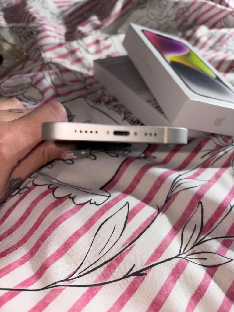 Apple iPhone 14 white 